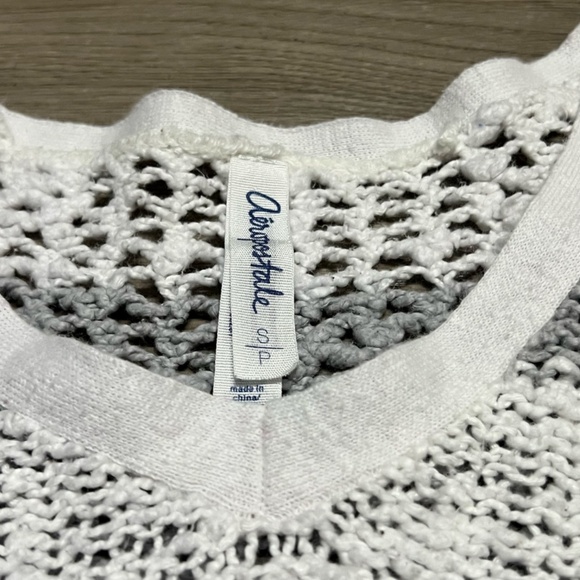 Aeropostale Gray and White Striped Long Sleeve V-Neck Knit Sweater Small - Picture 2 of 8